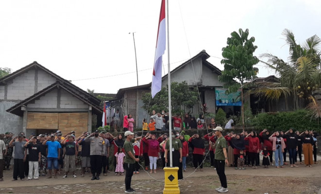 Upacara Pengibaran Bendera Merah Putih oleh Kelompok Perikanan Karya Bhakti Kunden Banyudono